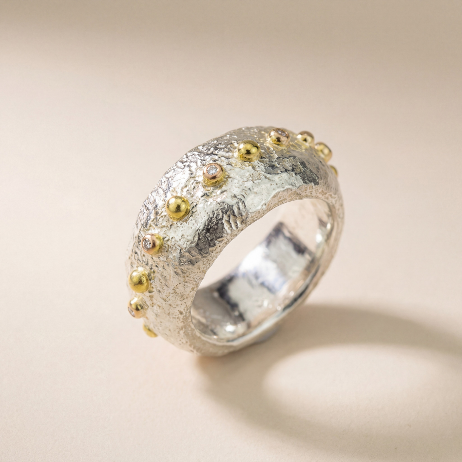 Bague large Luna Stellata argent 925 et billes d'or 18K avec diamant, vue de face