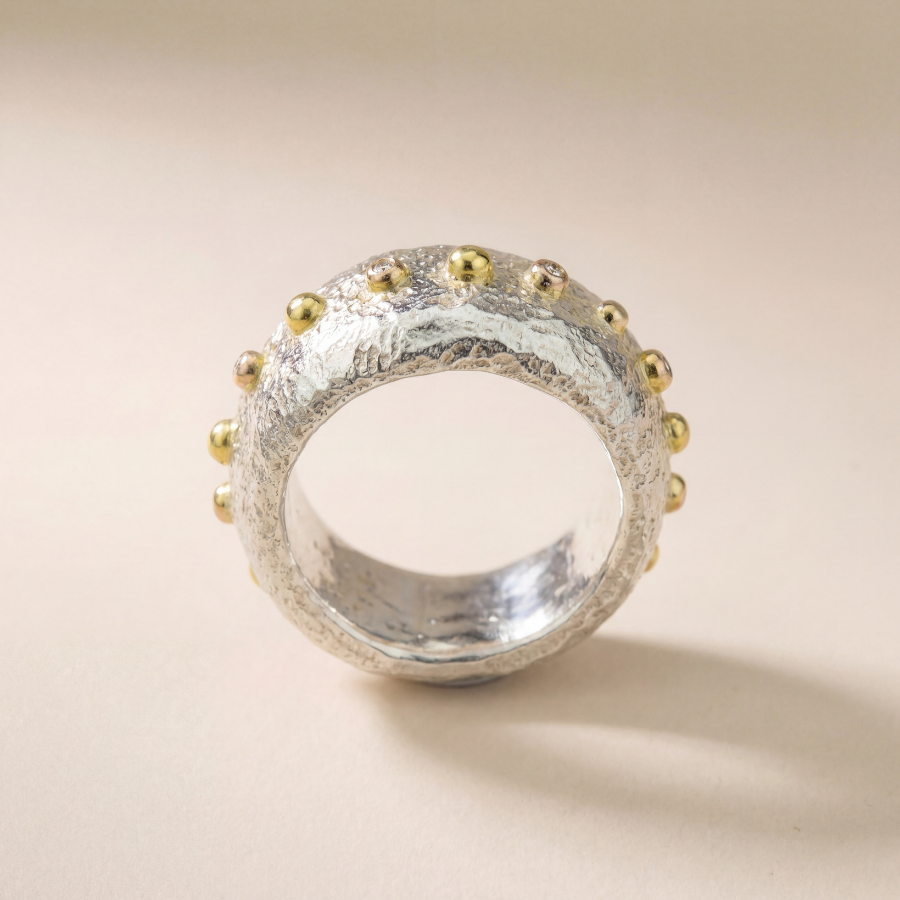 Bague large Luna Stellata argent 925 et billes d'or 18K, vue de dessus